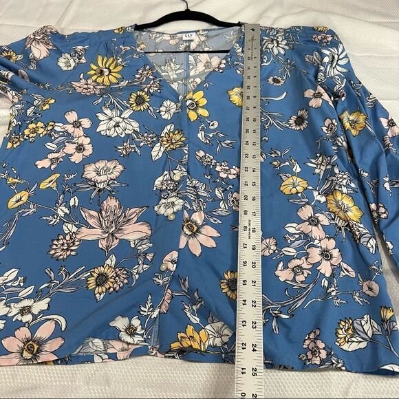 Gap Blue Pink Floral‎ V Neck Button Up Blouse - Picture 3 of 8